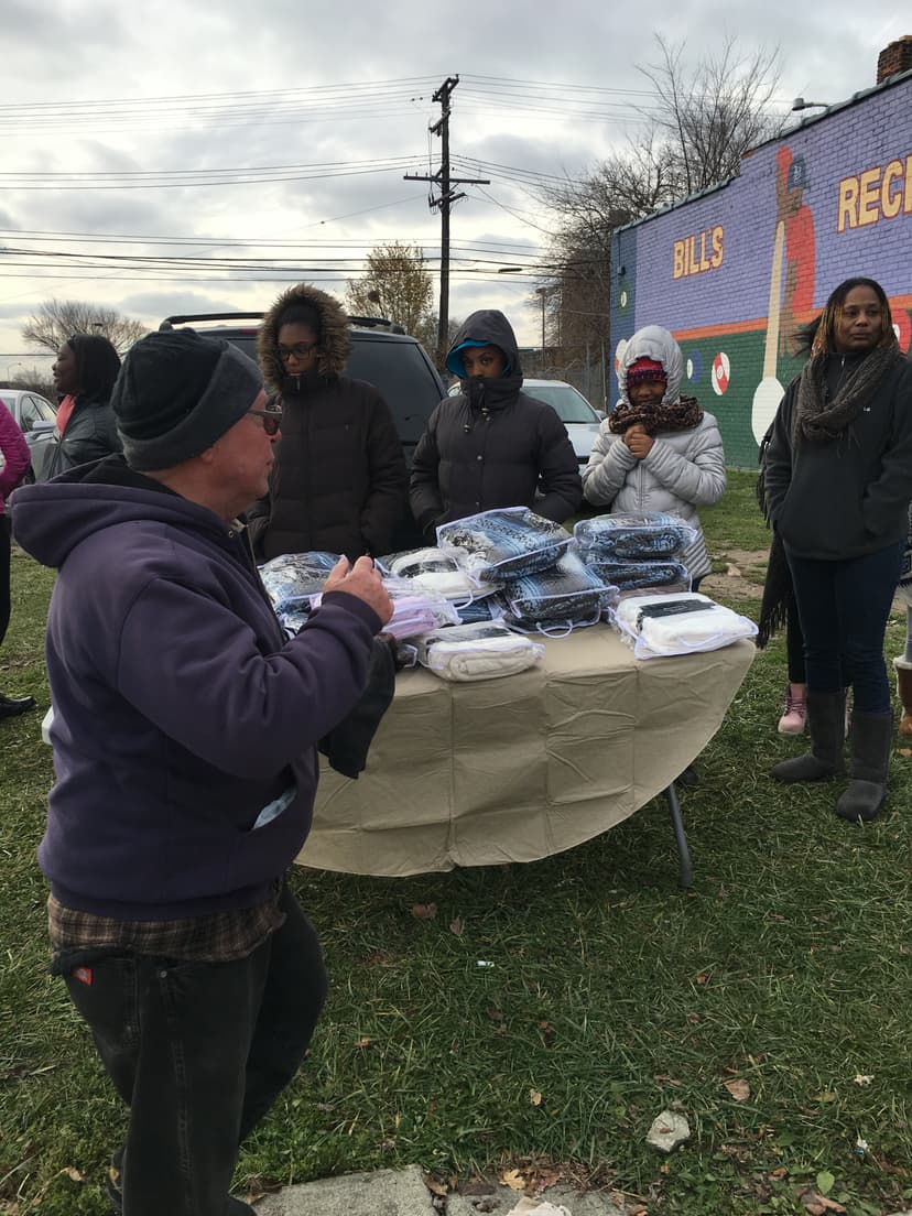 Food distribution table setup